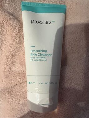Proactiv Smoothing BHA Cleanser - White with Teal Accents